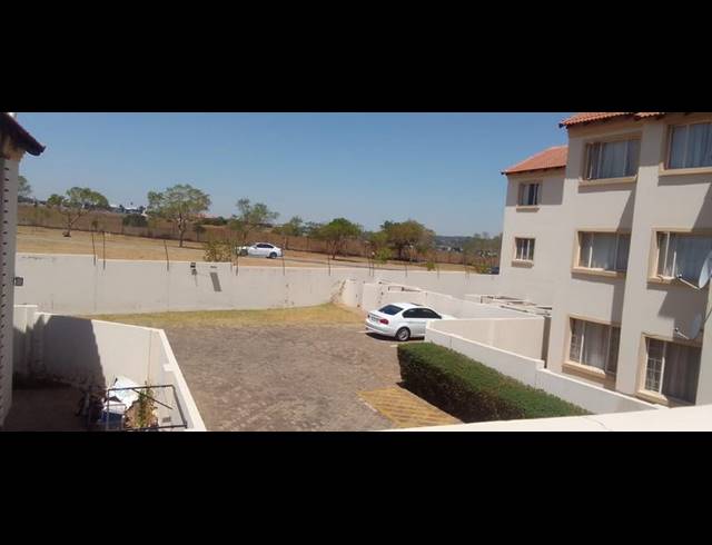 3 BEDROOM APARTMENT FOR SALE IN COUNTRY VIEW